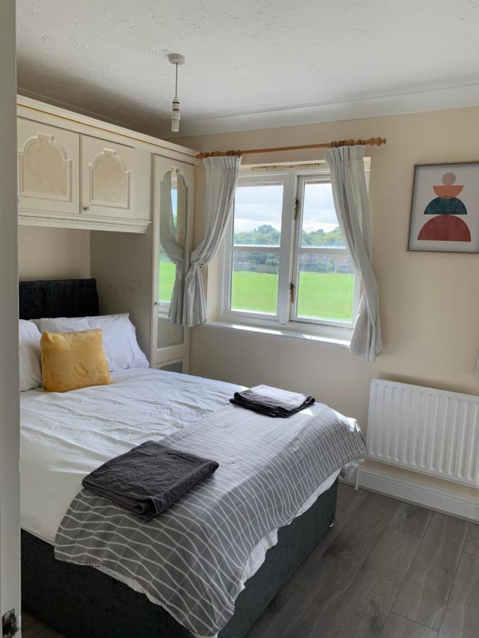 Lewisham Contractors' Haven: Spacious 3-Bedroom with Parking & Wi-Fi London Exterior photo